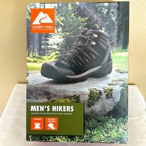 Men’s Hikers USA Size 14 Black..